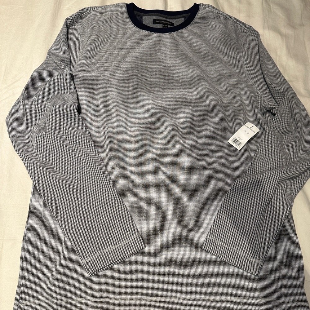 BANANA REPUBLIC • Men’s long sleeve top